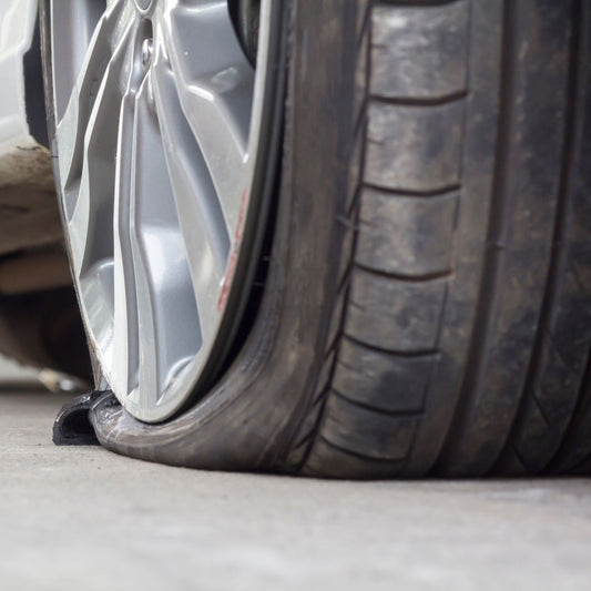 Flat Tire Service Toronto Ontario numeru di telefunu (647) 819-0490 chjamateci avà per a riparazione di pneumatici o u cambiamentu di pneumatici flat ore di travagliu da u luni à u sabbatu 0600 à 1800.